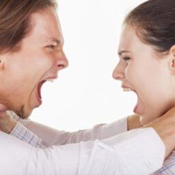 Briga entre irmãos: o que fazer?